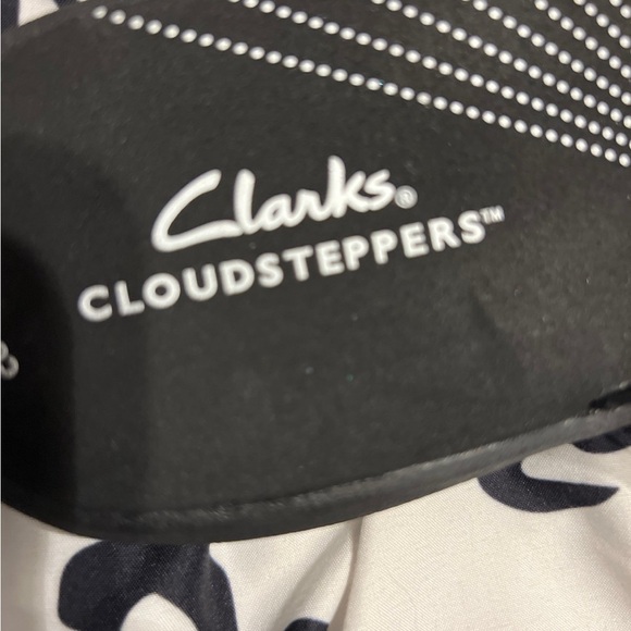 Clark’s flip flops - Picture 2 of 6